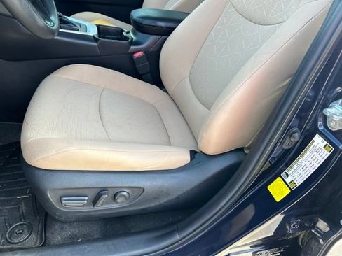 Used 2021 Toyota RAV4 XLE FWD image 11