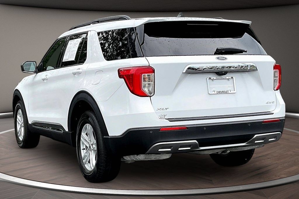 Used 2024 Ford Explorer XLT w/ Equipment Group 202A AWD/4WD image 4