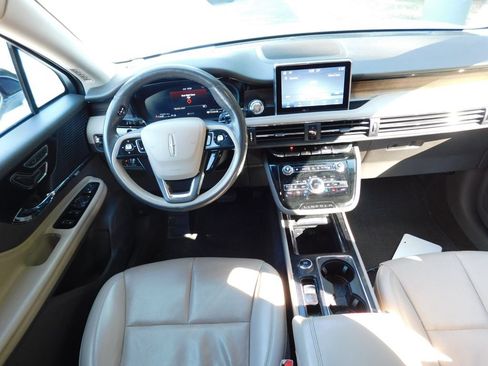 Used 2022 Lincoln Corsair Reserve w/ Elements Package FWD image 6