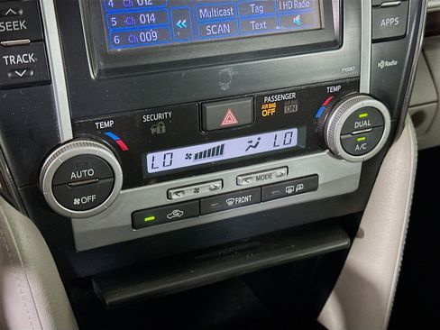 Used 2012 Toyota Camry XLE w/ Leather Pkg FWD image 23