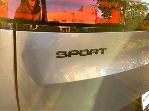 Used 2024 Land Rover Range Rover Sport SE image 9