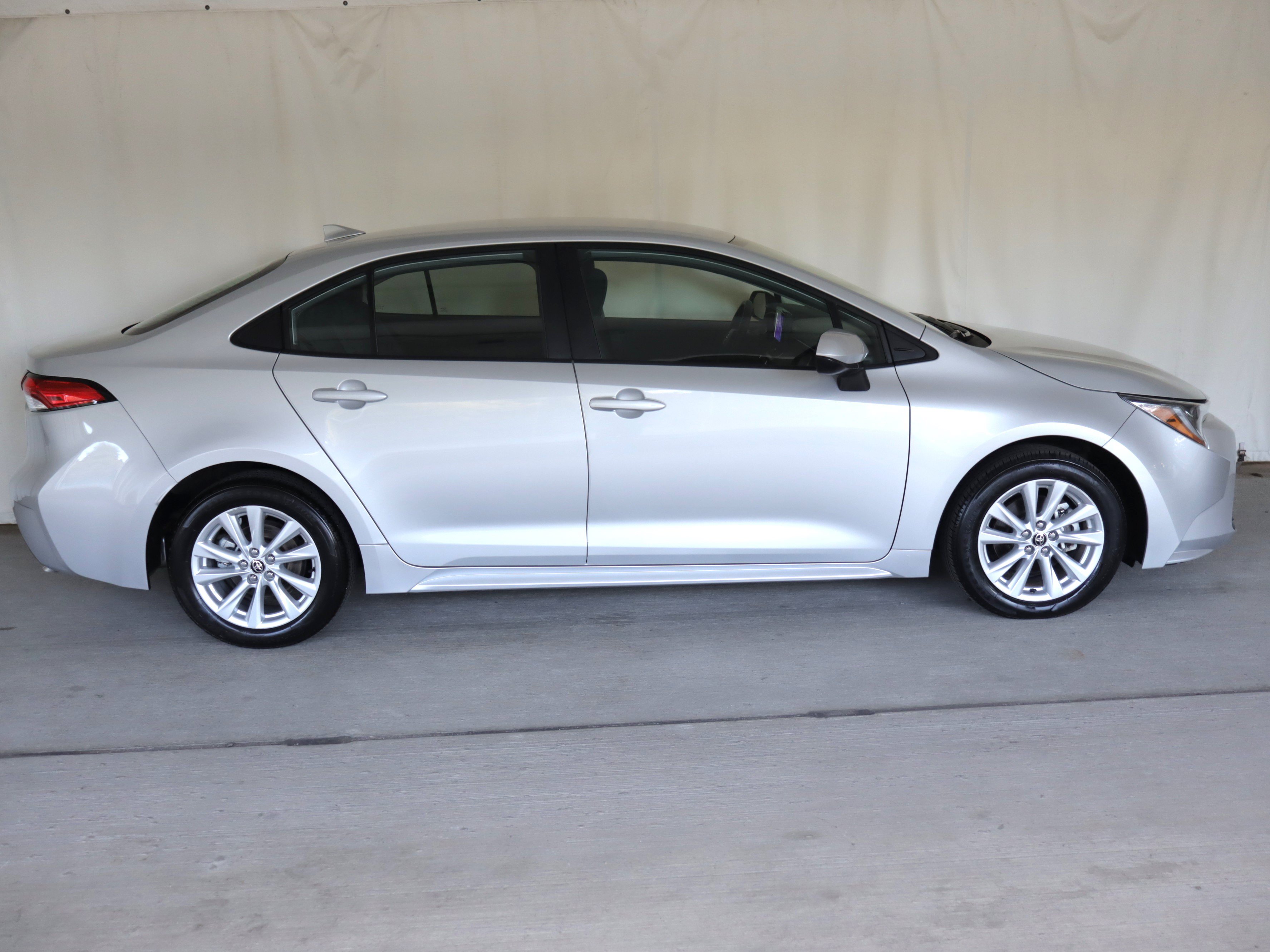 Used 2024 Toyota Corolla LE w/ LE Convenience Package FWD image 4