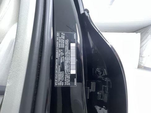 New 2025 Volvo XC60 B5 Plus w/ Protection Package Premier image 27