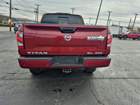 Used 2021 Nissan Titan SL w/ Moonroof Package image 14