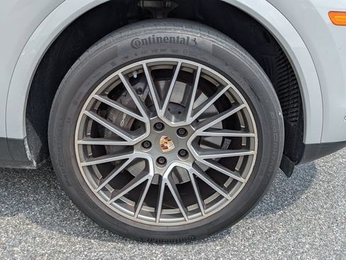 Used 2022 Porsche Cayenne AWD/4WD image 9
