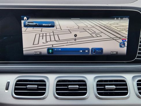 Used 2025 Mercedes-Benz GLS 450 4MATIC image 18