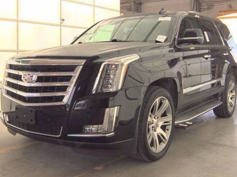 Used 2016 Cadillac Escalade Luxury AWD/4WD image 2