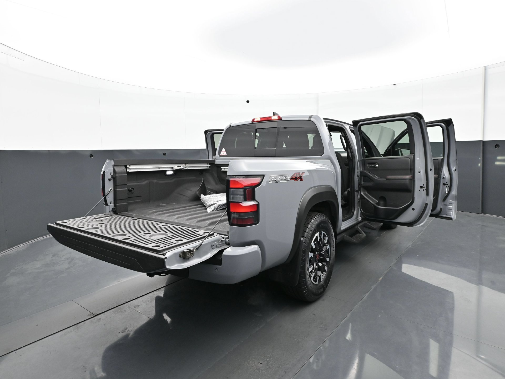 Used 2023 Nissan Frontier PRO-4X w/ Pro Convenience Package AWD/4WD image 39