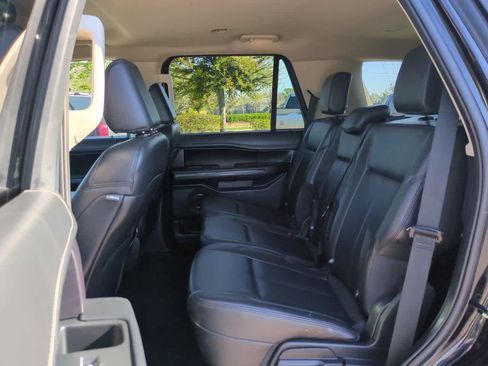 Used 2024 Ford Expedition XLT image 14