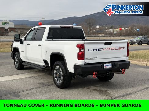 Used 2024 Chevrolet Silverado 2500 Custom w/ Custom Value Package image 3
