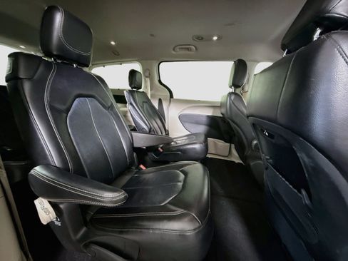 Used 2022 Chrysler Pacifica Touring-L FWD image 27
