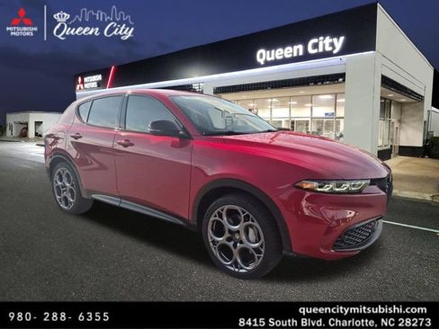 Used 2025 Alfa Romeo Tonale w/ Premium Package AWD/4WD image 1