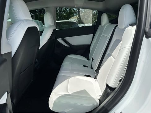 Used 2022 Tesla Model Y Long Range AWD/4WD image 7