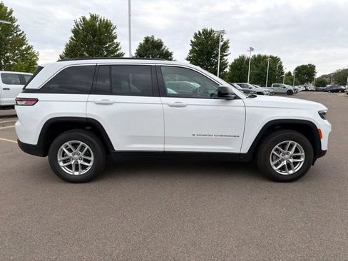 Used 2025 Jeep Grand Cherokee Laredo X w/ Luxury Tech Group I AWD/4WD image 7