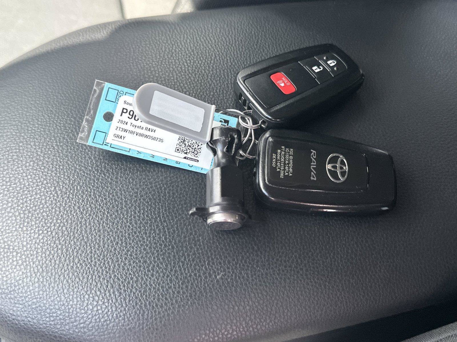 Used 2024 Toyota RAV4 XLE FWD image 20