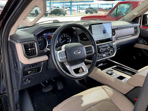 Used 2024 Ford Expedition Limited image 18