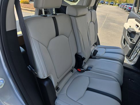 New 2026 Honda Pilot Touring image 12