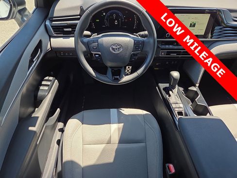 Used 2025 Toyota Camry SE FWD image 11
