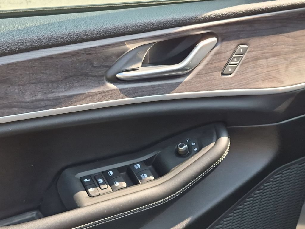 Used 2025 Jeep Grand Cherokee Limited AWD/4WD image 12