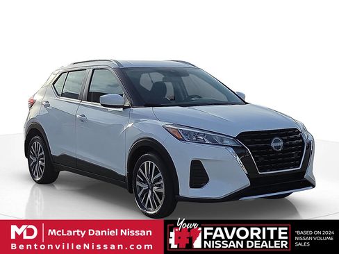 Used 2024 Nissan Kicks SV image 1