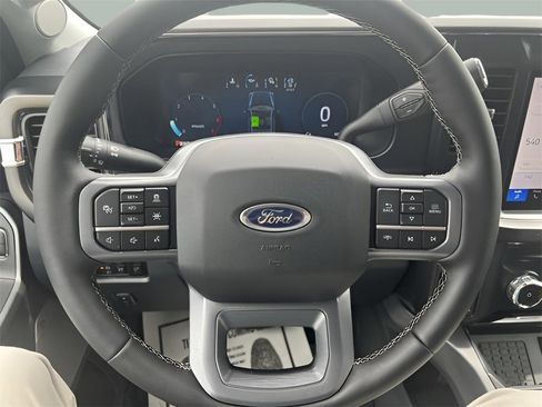 New 2026 Ford F250 Lariat w/ Black Appearance Package image 28