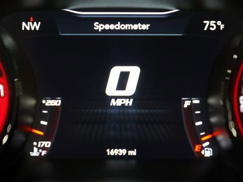 Used 2016 Dodge Challenger SRT Hellcat RWD image 28