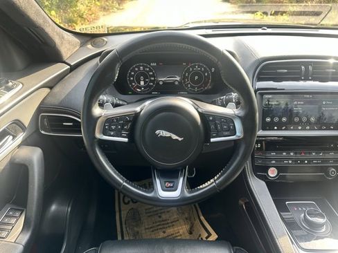 Used 2020 Jaguar F-PACE S image 25