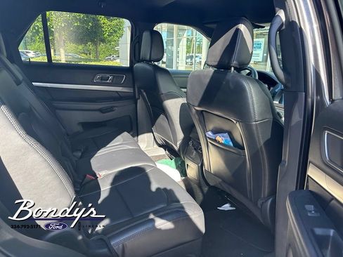 Used 2018 Ford Explorer XLT w/ Equipment Group 202A FWD image 5