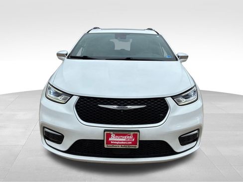 Used 2022 Chrysler Pacifica Pinnacle AWD/4WD image 9
