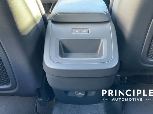 Certified 2025 Volvo XC60 B5 Core image 32