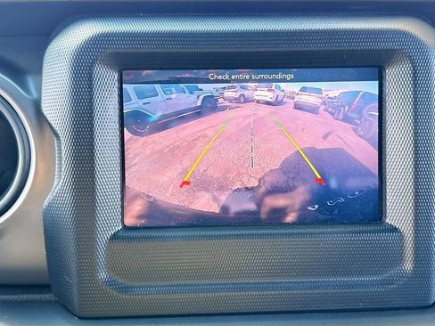 Used 2022 Jeep Wrangler Unlimited Sport AWD/4WD image 15