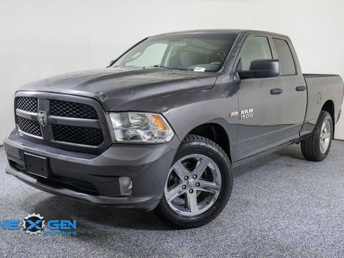 Used 2018 RAM 1500 Express w/ Express Value Package AWD/4WD image 3