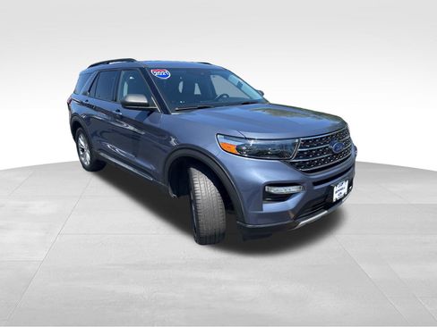 Used 2021 Ford Explorer XLT w/ Equipment Group 202A image 8