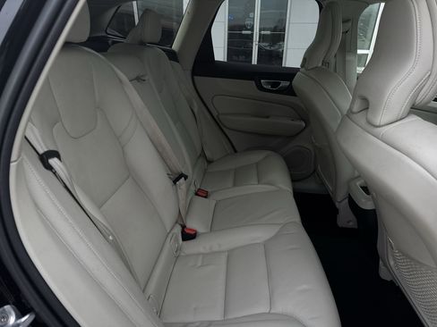 Used 2023 Volvo XC60 B5 Core image 28