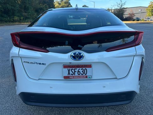 Used 2017 Toyota Prius Prime Advanced image 4