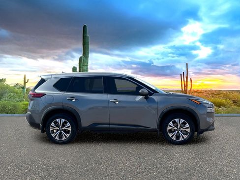 Used 2021 Nissan Rogue SV w/ Premium Package FWD image 6