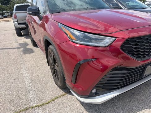 Used 2023 Toyota Highlander XSE FWD image 3