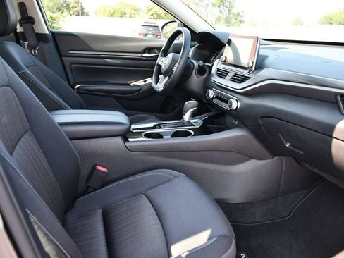 Used 2024 Nissan Altima 2.5 SV FWD image 33