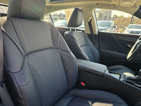 Used 2025 Lexus ES 350 w/ Accessory Package (Z1) FWD image 11