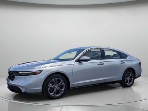 Used 2025 Honda Accord EX-L image 2