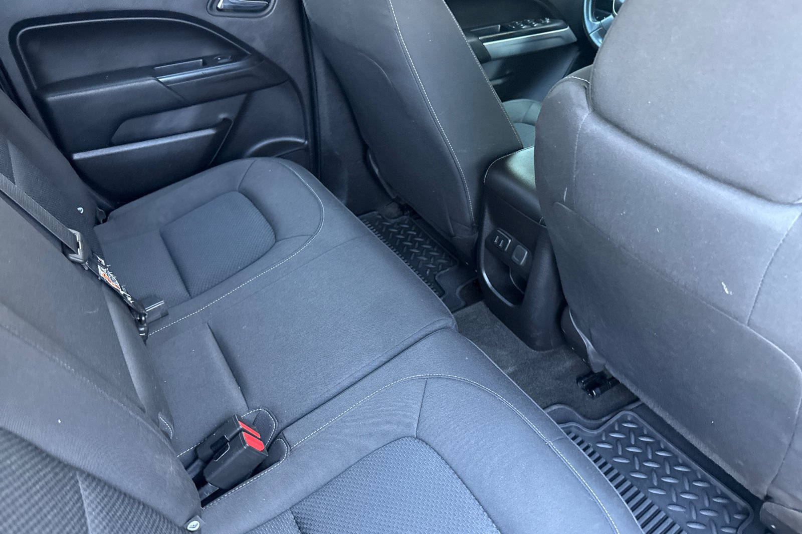 Used 2018 Chevrolet Colorado LT w/ LT Convenience Package AWD/4WD image 16