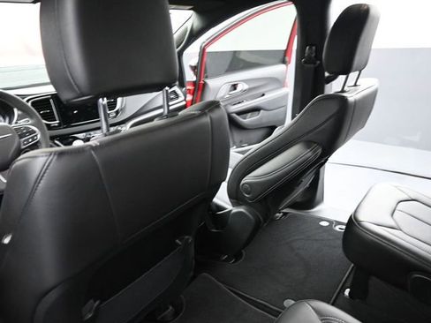 New 2025 Chrysler Voyager LX image 15