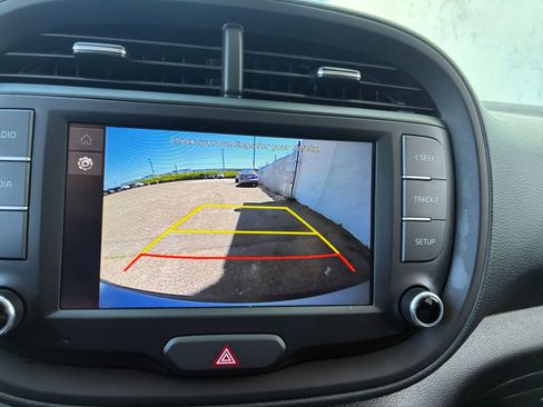 Used 2025 Kia Soul LX w/ LX Technology Package FWD image 22