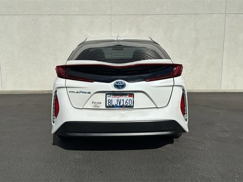 Used 2019 Toyota Prius Prime Premium image 3