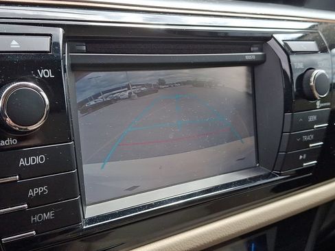 Used 2016 Toyota Corolla LE FWD image 3