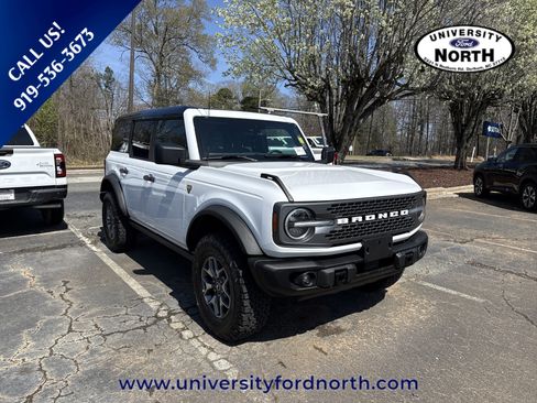 Used 2025 Ford Bronco Badlands image 3