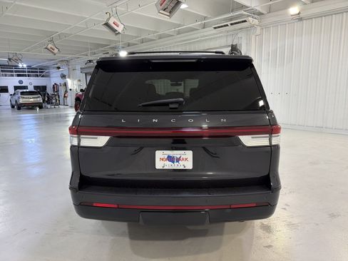 Used 2024 Lincoln Navigator Reserve image 4