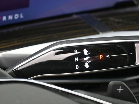 Used 2025 Cadillac Escalade Premium Luxury AWD/4WD image 28