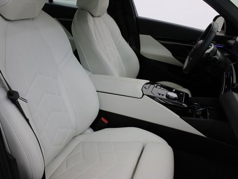 Used 2024 BMW 530i w/ Convenience Package image 24