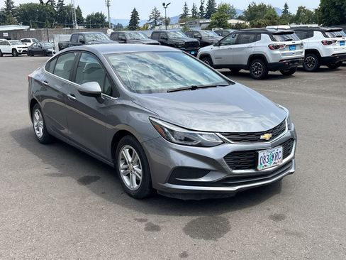 Used 2018 Chevrolet Cruze LT w/ Convenience Package FWD image 7